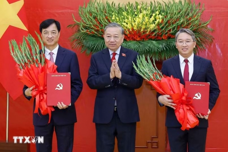 Trao quyết định bổ nhiệm Trưởng ban Tổ chức Trung ương và Chánh Văn phòng Trung ương Đảng