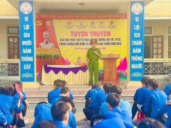 Nghệ An: Tuyên truyền pháp luật và kỹ năng sống cho học sinh trường THPT Nguyễn Cảnh Chân