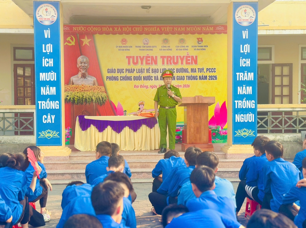 Nghệ An: Tuyên truyền pháp luật và kỹ năng sống cho học sinh trường THPT Nguyễn Cảnh Chân