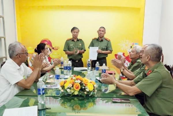 Cần Thơ: Chi hội Cựu CAND phường Hưng Phú sơ kết hoạt động quý I và kết nạp hội viên mới