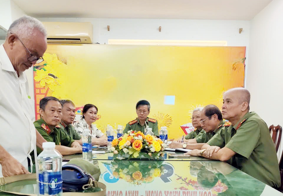 Cần Thơ: Chi hội Cựu CAND phường Hưng Phú sơ kết hoạt động quý I và kết nạp hội viên mới