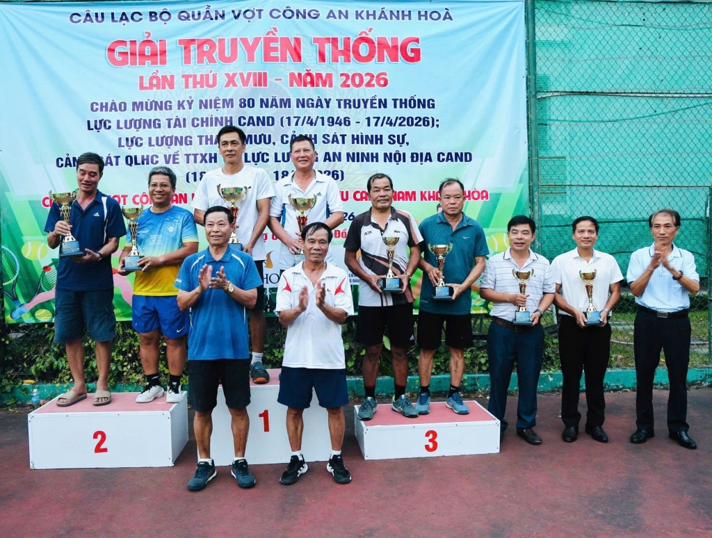 CLB quần vợt Hội Cựu CAND Nam Khánh Hòa tham gia giải truyền thống của CLB Công an Khánh Hòa