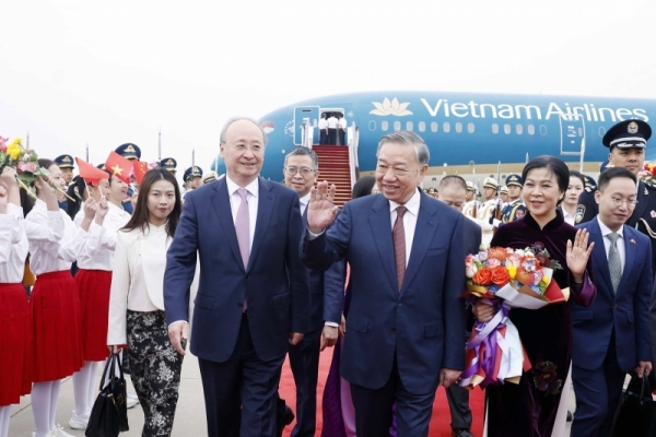 Tổng Bí thư, Chủ tịch nước và Phu nhân bắt đầu thăm cấp Nhà nước đến Trung Quốc