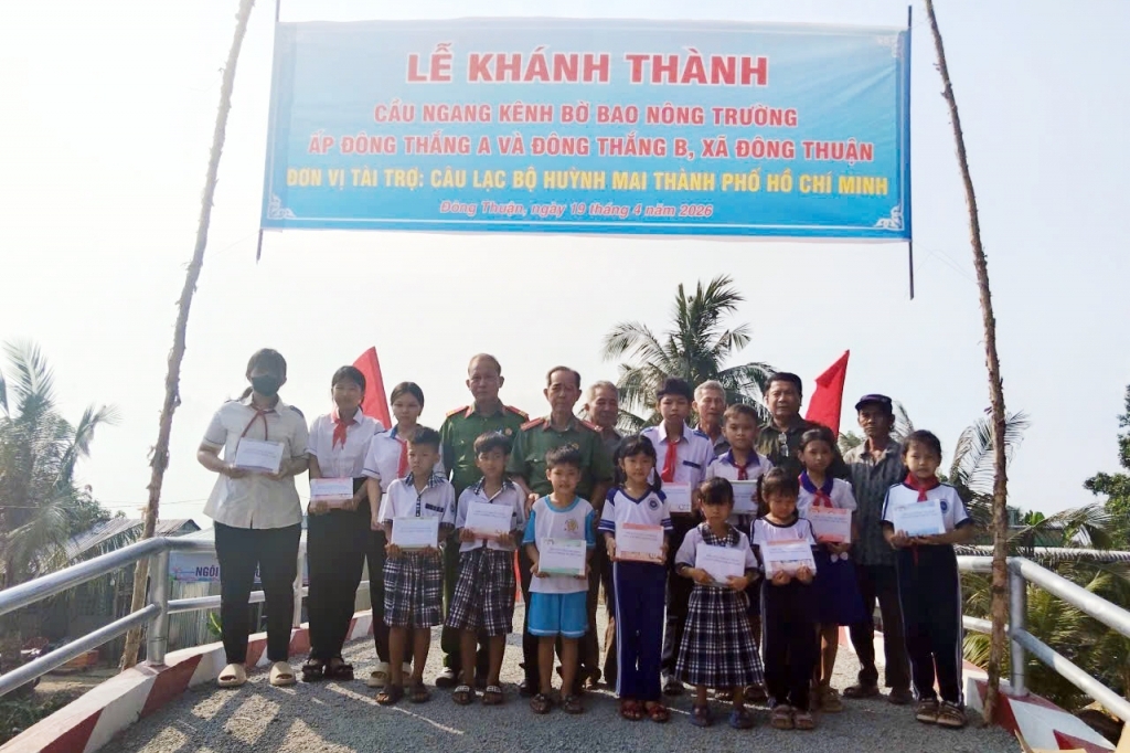 Cần Thơ: Chi hội Cựu CAND xã Đông Thuận góp sức xây dựng cầu giao thông nông thôn