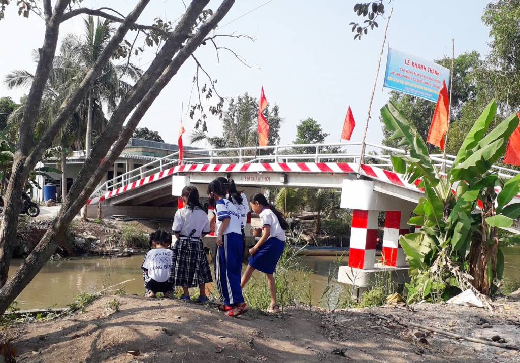 Cần Thơ: Chi hội Cựu CAND xã Đông Thuận góp sức xây dựng cầu giao thông nông thôn