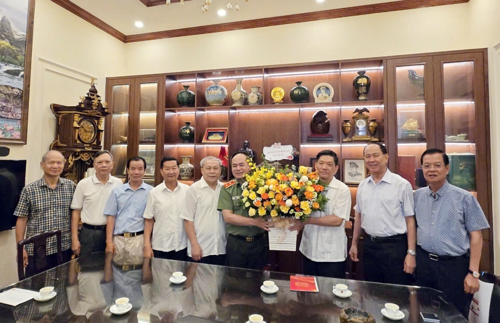 Hội Cựu CAND TP Hà Nội chúc mừng Anh hùng LLVTND Nguyễn Thanh Tùng