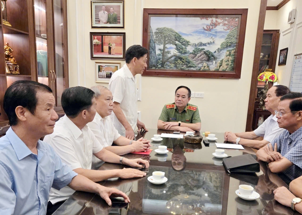 Hội Cựu CAND TP Hà Nội chúc mừng Anh hùng LLVTND Nguyễn Thanh Tùng