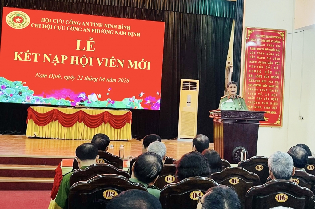 Ninh Bình: Chi hội Cựu CAND phường Nam Định tổ chức kết nạp hội viên mới