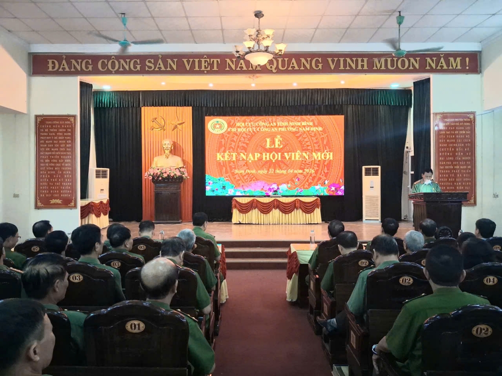 Ninh Bình: Chi hội Cựu CAND phường Nam Định tổ chức kết nạp hội viên mới