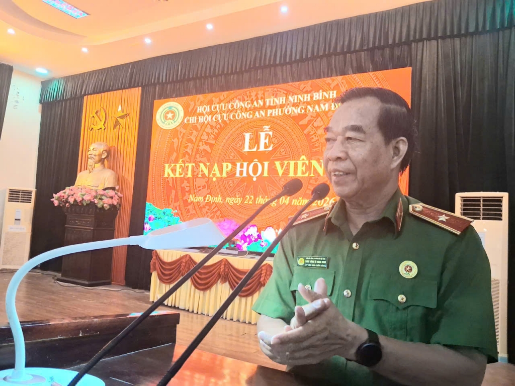 Ninh Bình: Chi hội Cựu CAND phường Nam Định tổ chức kết nạp hội viên mới