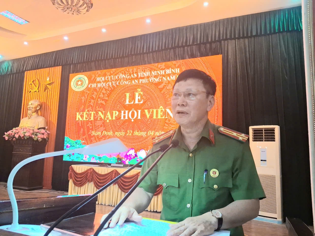 Ninh Bình: Chi hội Cựu CAND phường Nam Định tổ chức kết nạp hội viên mới