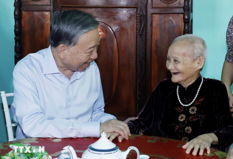 Tổng Bí thư, Chủ tịch nước thăm các nguyên lãnh đạo Đảng, Nhà nước và Mẹ Việt Nam Anh hùng -0