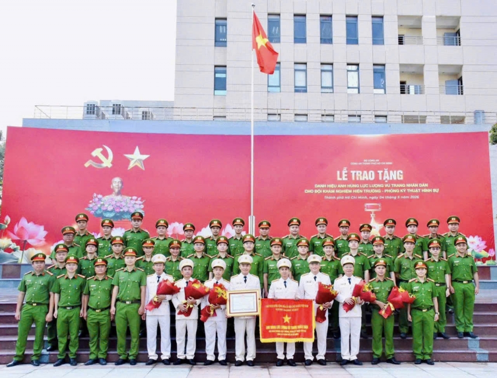 Hai tập thể Công an TP.HCM đón nhận danh hiệu Anh hùng LLVTND - Dấu ấn bản lĩnh, lan tỏa giá trị vì nhân dân phục vụ