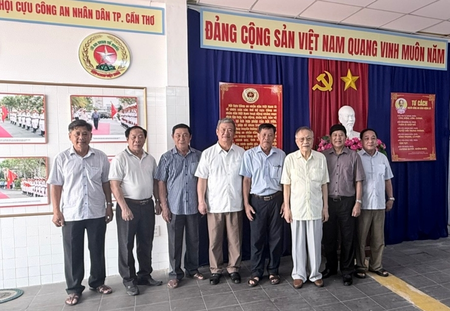 Thiếu tướng, Anh hùng LLVTND Vũ Hùng Vương thăm và làm việc tại Hội Cựu CAND TP Cần Thơ