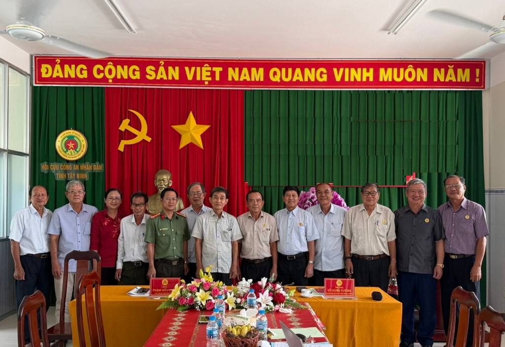 Hội Cựu CAND Việt Nam làm việc với Thường trực Hội Cựu CAND tỉnh Tây Ninh
