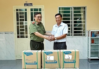 Hội Cựu CAND TP Cần Thơ đồng hành và biểu dương học sinh vùng khó vượt khó học giỏi