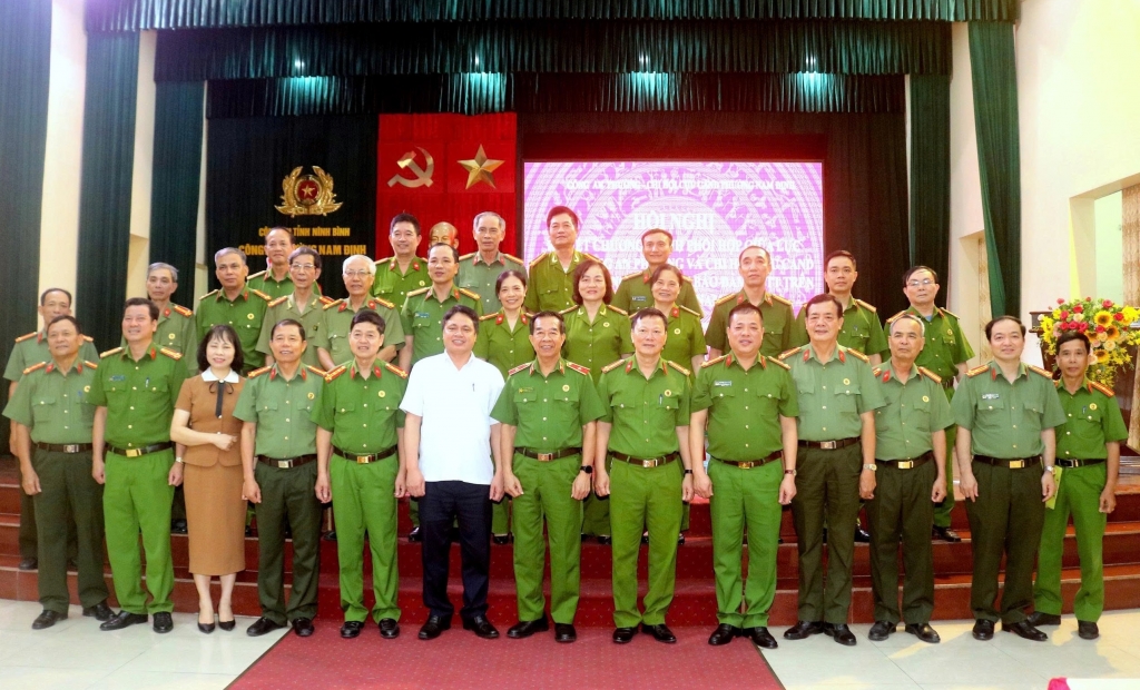 Ninh Bình: Chi hội Cựu CAND và Công an phường Nam Định ký kết Chương trình phối hợp trong công tác bảo đảm ANTT