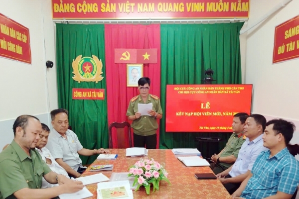 Cần Thơ: Chi hội Cựu CAND xã Tài Văn triển khai phối hợp công tác với Công an xã và kết nạp hội viên mới