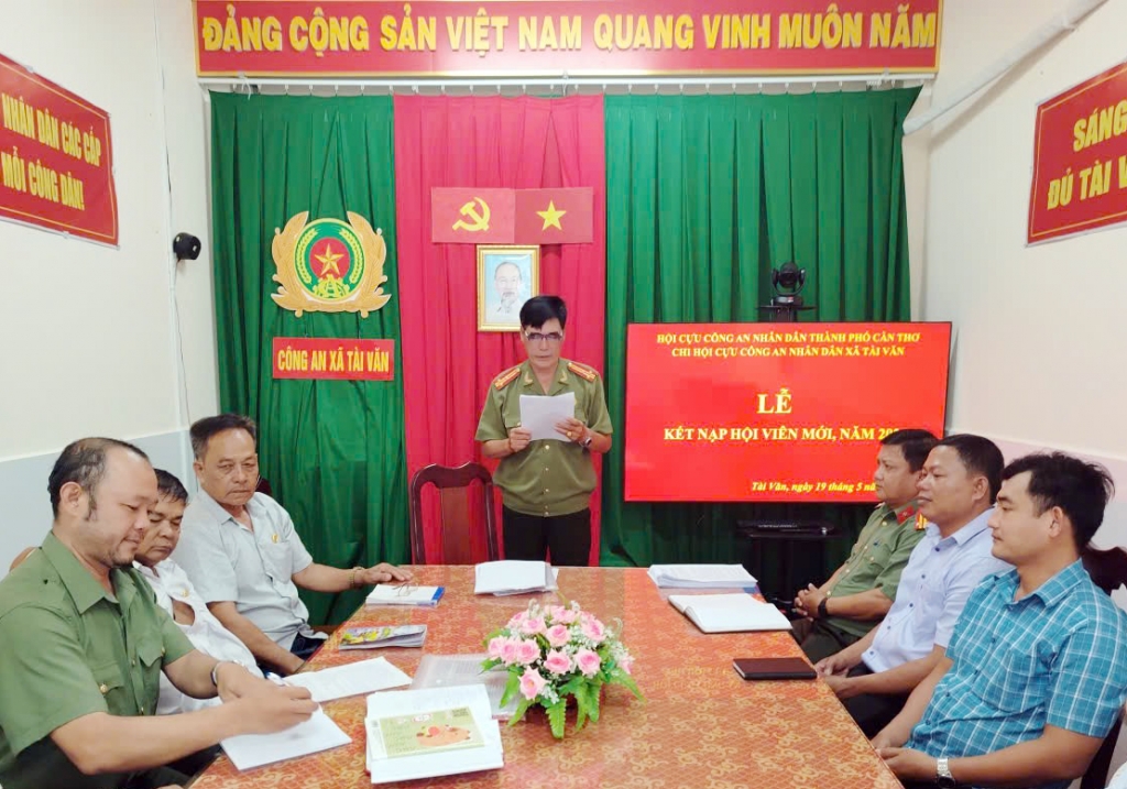 Cần Thơ: Chi hội Cựu CAND xã Tài Văn triển khai phối hợp công tác với Công an xã và kết nạp hội viên mới