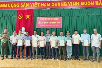 Cần Thơ: Chi hội Cựu CAND xã Long Hưng kết nạp thêm 11 hội viên mới