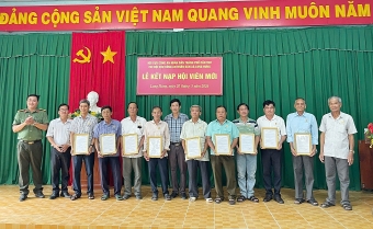 Cần Thơ: Chi hội Cựu CAND xã Long Hưng kết nạp thêm 11 hội viên mới