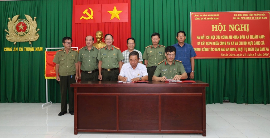 Khánh Hòa: Công bố quyết định thành lập các Chi hội Cựu CAND và kết nạp hội viên mới
