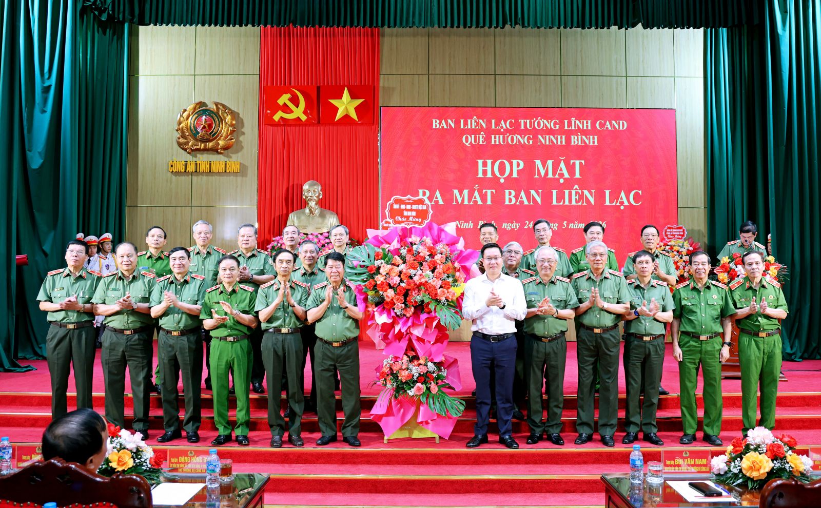 Ban Liên lạc Tướng lĩnh CAND quê hương Ninh Bình tổ chức Họp mặt và ra mắt