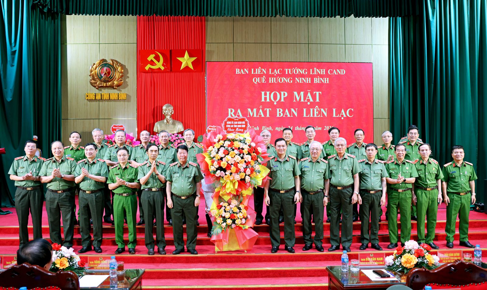 Ban Liên lạc Tướng lĩnh CAND quê hương Ninh Bình tổ chức Họp mặt và ra mắt