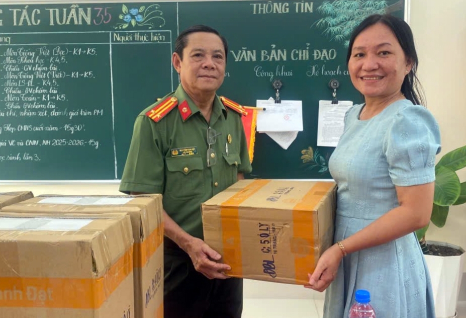 Cần Thơ: Chi hội Cựu CAND phường An Bình đồng hành cùng học sinh vượt khó