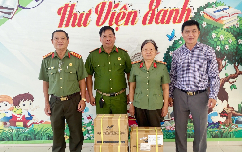 Cần Thơ: Chi hội Cựu CAND phường An Bình đồng hành cùng học sinh vượt khó