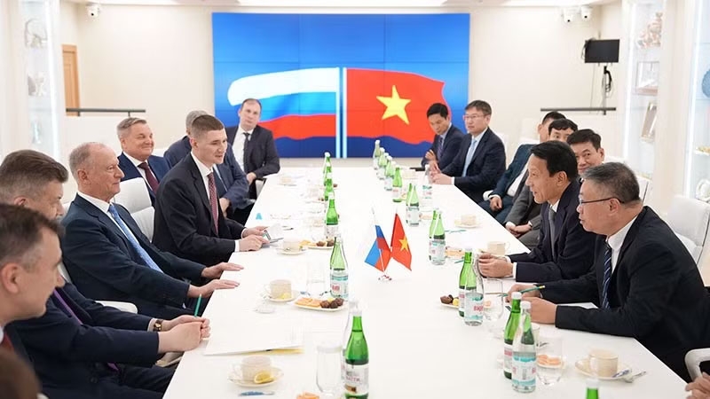 Bộ trưởng Lương Tam Quang hội đàm với Trợ lý Tổng thống, Chủ tịch Hội đồng biển Nga