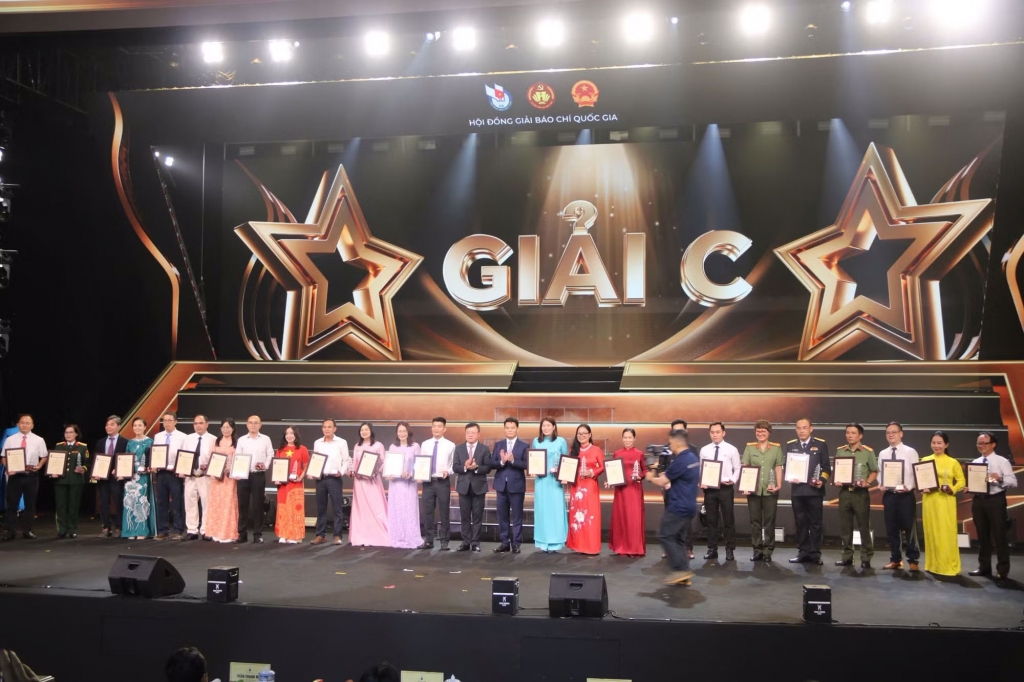 Báo chí phải tiên phong đổi mới để gánh vác trách nhiệm lớn hơn