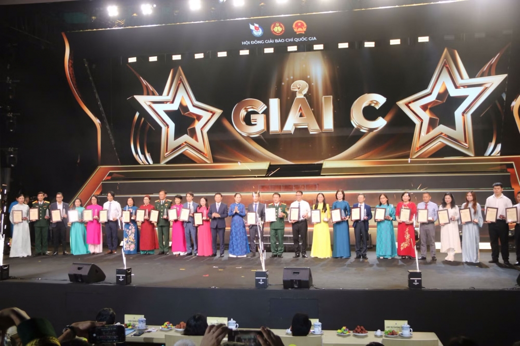 Báo chí phải tiên phong đổi mới để gánh vác trách nhiệm lớn hơn