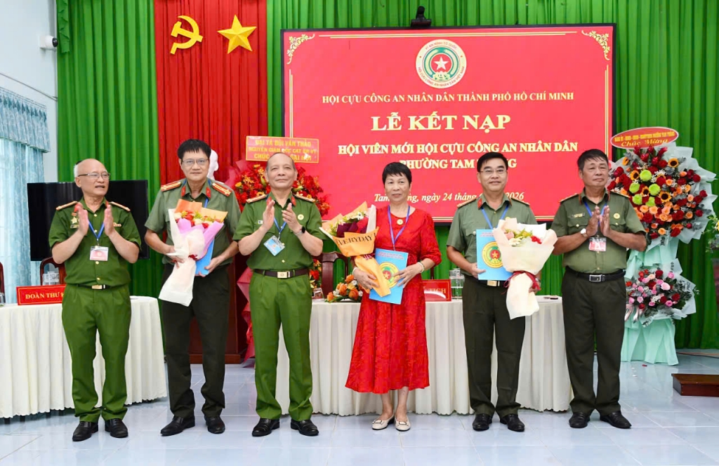 Hội Cựu CAND phường Tam Thắng, TP.HCM kết nạp hội viên mới