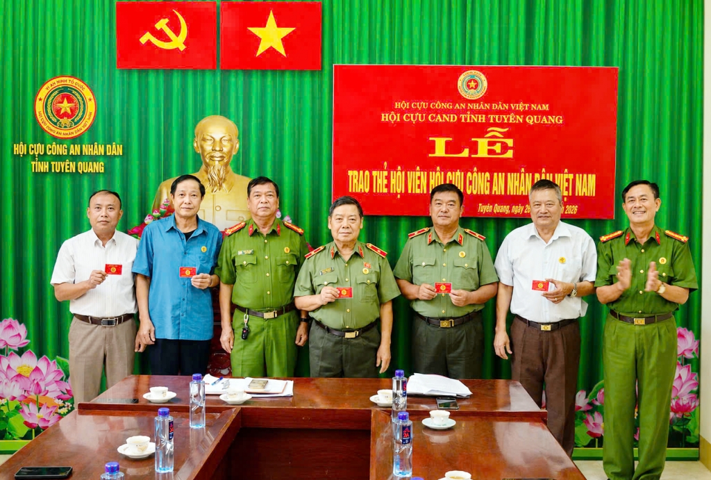 Hội Cựu CAND tỉnh Tuyên Quang tổ chức Lễ trao thẻ hội viên