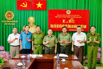 Hội Cựu CAND tỉnh Tuyên Quang tổ chức Lễ trao thẻ hội viên