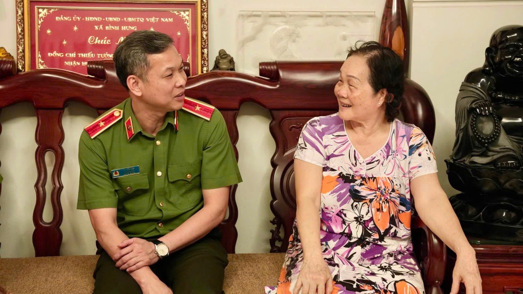 Công an TP.HCM thăm và tri ân gia đình đồng chí nguyên Giám đốc Nguyễn Chí Dũng