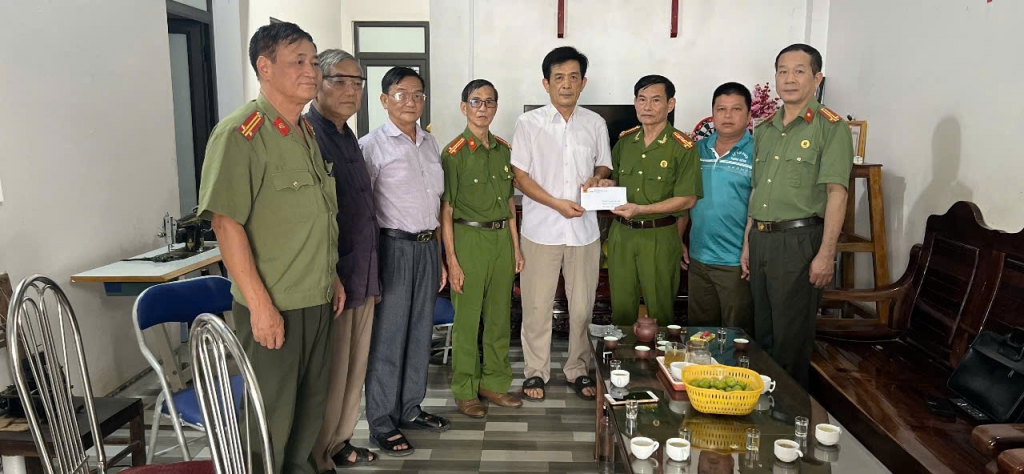 Hội Cựu CAND tỉnh Cao Bằng trao 195 triệu đồng hỗ trợ hội viên khó khăn