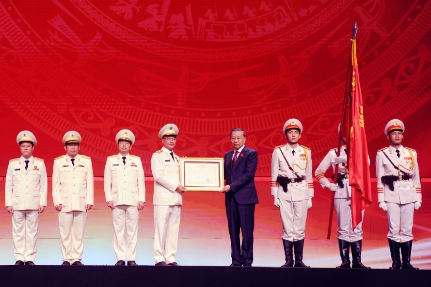 Tổng Bí thư, Chủ tịch nước Tô Lâm trao Huân chương Sao Vàng tặng lực lượng An ninh nhân dân