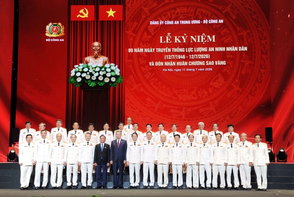 Tổng Bí thư, Chủ tịch nước Tô Lâm trao Huân chương Sao Vàng tặng lực lượng An ninh nhân dân