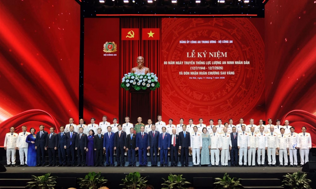 Tổng Bí thư, Chủ tịch nước Tô Lâm trao Huân chương Sao Vàng tặng lực lượng An ninh nhân dân