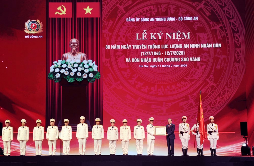 Tổng Bí thư, Chủ tịch nước Tô Lâm trao Huân chương Sao Vàng tặng lực lượng An ninh nhân dân
