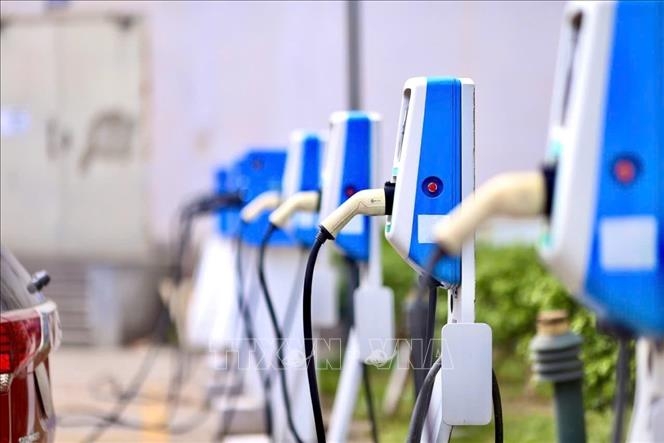 Luật hóa "nhà ở thương mại giá phù hợp", siết an toàn sạc xe điện chung cư
