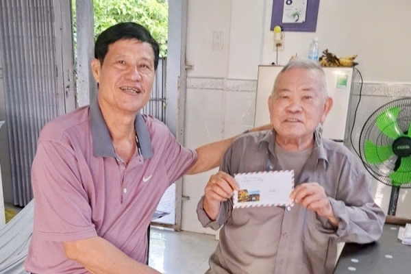 Cần Thơ: Chi hội Cựu CAND phường Sóc Trăng thăm hỏi, tặng quà hội viên đau ốm