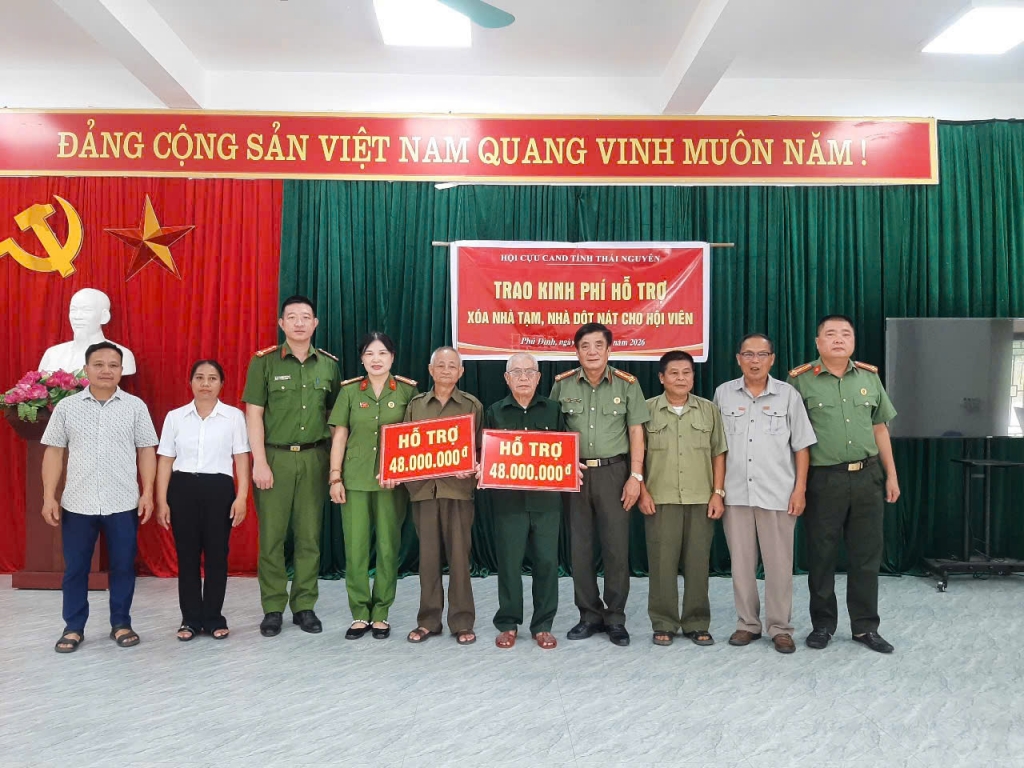 Hội Cựu CAND tỉnh Thái Nguyên hỗ trợ sửa nhà và tri ân các hội viên