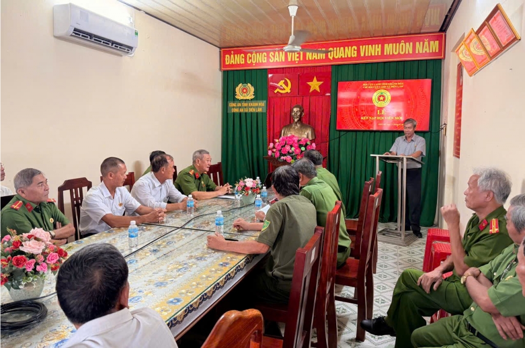 Khánh Hòa: Chi hội Cựu CAND xã Diên Lâm kết nạp hội viên mới