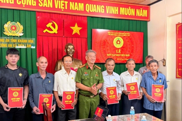 Khánh Hòa: Chi hội Cựu CAND xã Diên Lâm kết nạp hội viên mới