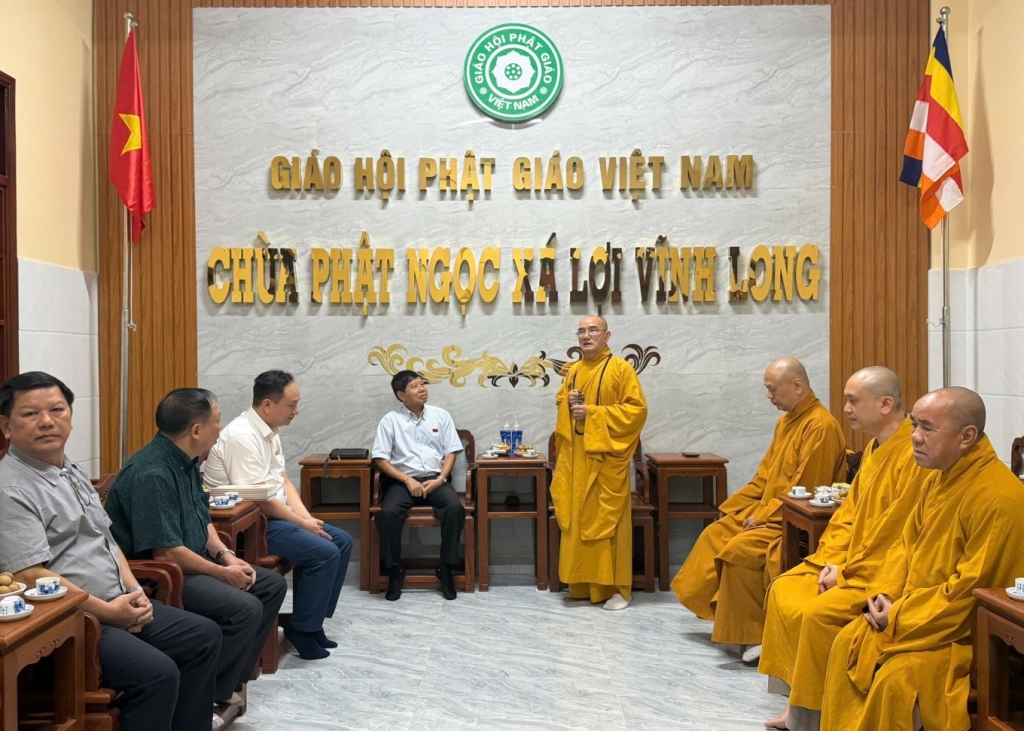 Thiếu tướng, Anh hùng LLVTND Vũ Hùng Vương thăm và làm việc với Ban Trị sự Giáo hội Phật giáo Việt Nam tỉnh Vĩnh Long