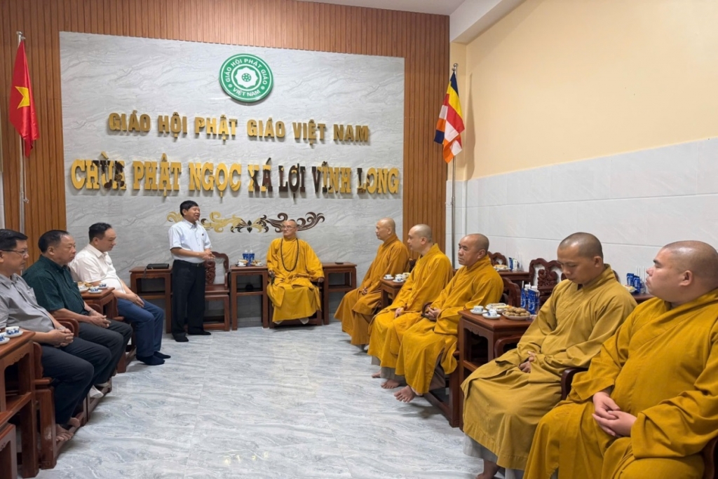 Thiếu tướng, Anh hùng LLVTND Vũ Hùng Vương thăm và làm việc với Ban Trị sự Giáo hội Phật giáo Việt Nam tỉnh Vĩnh Long