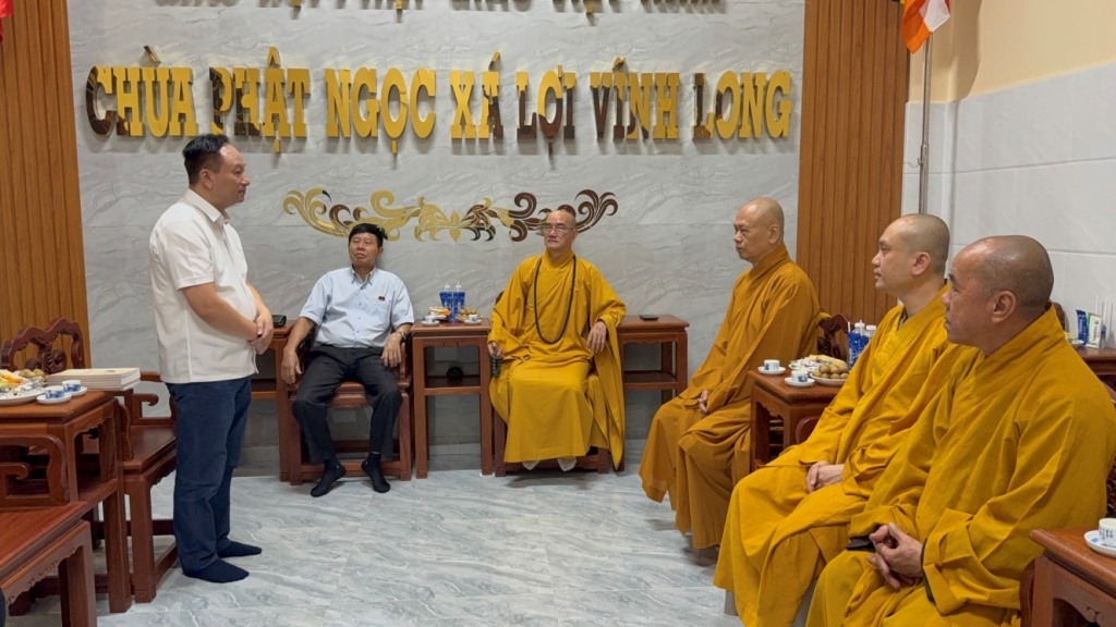 Thiếu tướng, Anh hùng LLVTND Vũ Hùng Vương thăm và làm việc với Ban Trị sự Giáo hội Phật giáo Việt Nam tỉnh Vĩnh Long